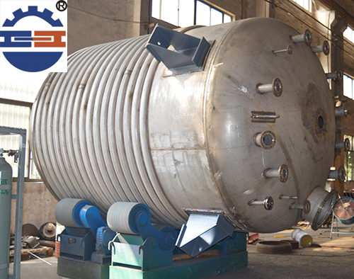 不銹鋼反應(yīng)釜的殼體出現(xiàn)裂紋現(xiàn)象的解決方案 不銹鋼反應(yīng)釜的殼體出現(xiàn)裂紋現(xiàn)象的解決方案